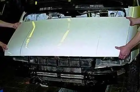 How to remove and install the hood and its lock of a Gazelle car How to remove and install the hood and its lock of a Gazelle car