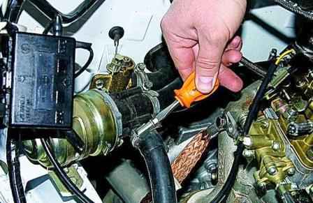 Retirar el grifo de la calefacción y la bomba de calefacción auxiliar de un Gazelle car