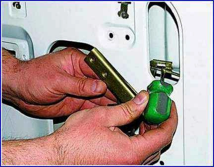 Газель фургонының артқы есіктерін жөндеу