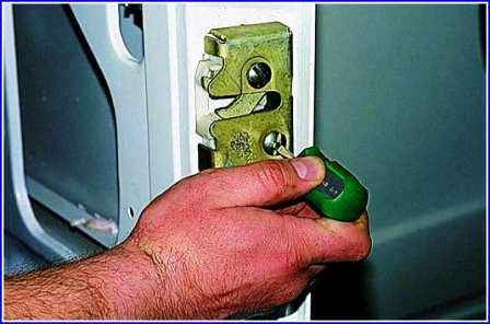 Газель фургонының артқы есіктерін жөндеу