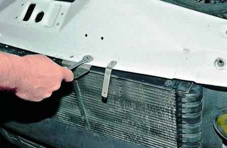 How to remove the Gazelle grille and upper grille panel