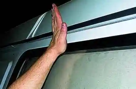 Замена стекол сдвижной двери и боковины автомобиля Газель Замена стекол сдвижной двери и боковины автомобиля Газель