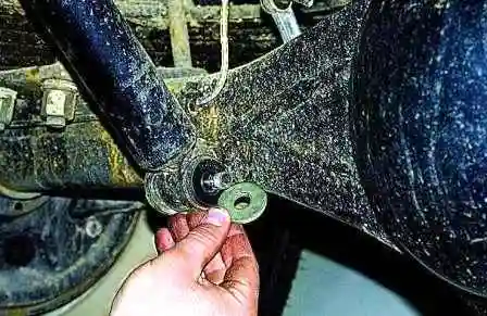 Замена амортизаторов подвесок автомобиля Газель