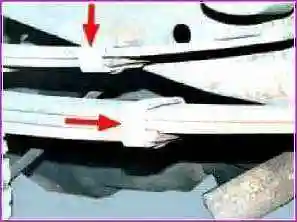 How to remove and install the rear spring of a Gazelle car