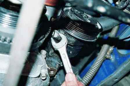 Removing and installing power steering pump for Gazelle