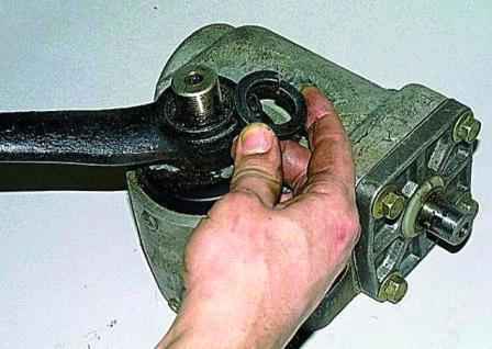 How to remove the steering gear of a Gazelle car