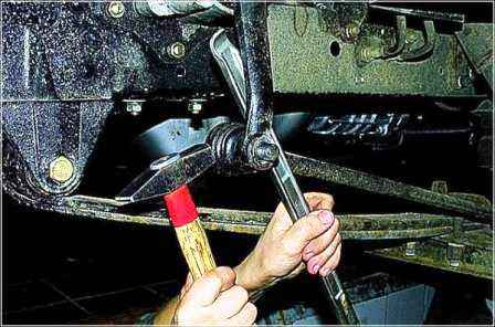 Replacing the steering rods and their joints of the Gazelle car