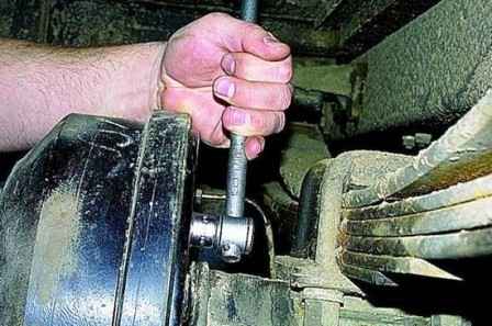 Repair and adjustment of the parking brake of a Gazelle car