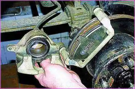 How to change the front wheel pads of a Gazelle car