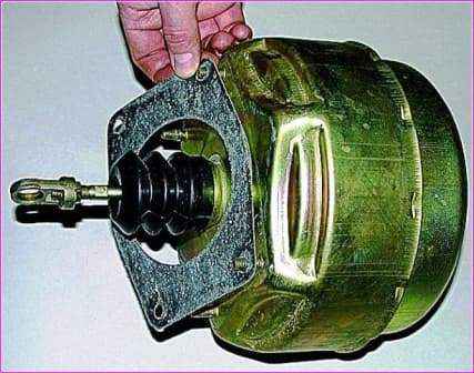 Replacement of the vacuum brake booster of the Gazelle car 