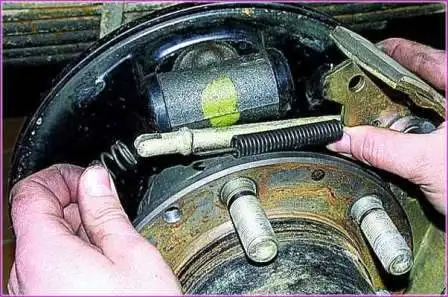 Как заменить тормозной барабан и колодки задних колес Газель