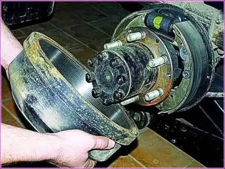 Как заменить тормозной барабан и колодки задних колес Газель