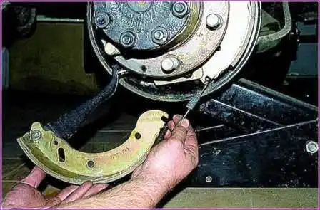 Как заменить тормозной барабан и колодки задних колес Газель