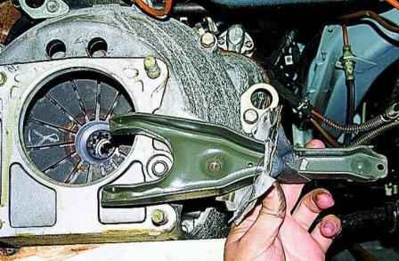 How to remove the clutch housing of the ZMZ-406 engine of the Gazelle car