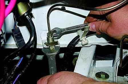 How to replace a Gazelle clutch hydraulic hose