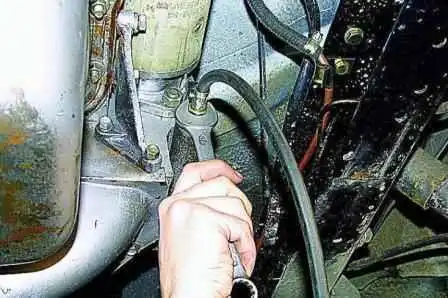 How to replace a Gazelle clutch hydraulic hose