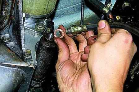 How to replace the hydraulic clutch hose of a Gazelle car