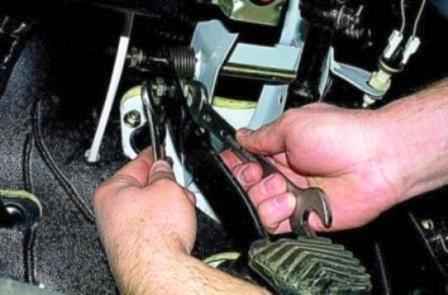 How to replace Gazelle clutch master and slave cylinder