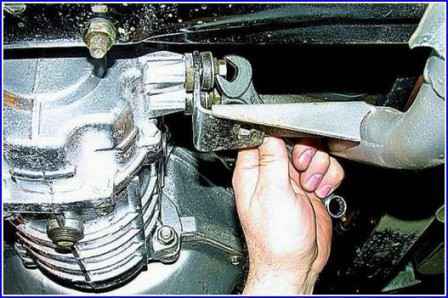 How to remove and install the gearbox of a Gazelle car