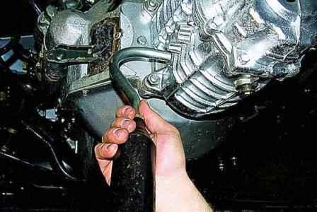 How to change the gearbox oil in a Gazelle car