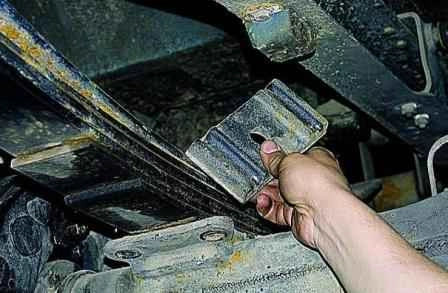 Removing the rear axle of the Gazelle