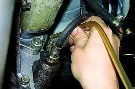 Прокачування гідроприводу зчеплення та заміна робочої рідини в газелі