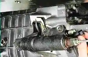 Прокачування гідроприводу зчеплення та заміна робочої рідини в газелі