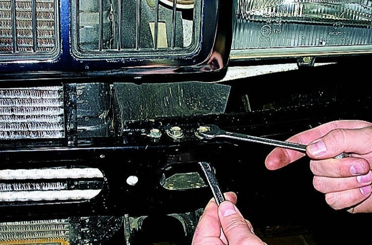 Как снять и установить масляный радиатор автомобиля Газель