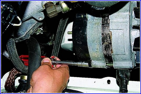 Перевірка та заміна щіток генератора та регулятора напруги автомобіля Газель