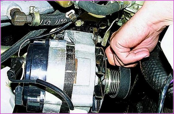 Reparatur der Lichtmaschine 9422.3701 des Gazelle-Autos