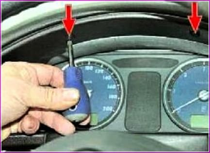 Removing and installing the Gazelle instrument cluster