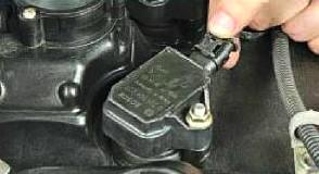 Checking and removing the ignition coil of the ZMZ-40524 engine