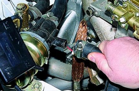Removing the heater tap and additional heater pump of the Gazelle car
