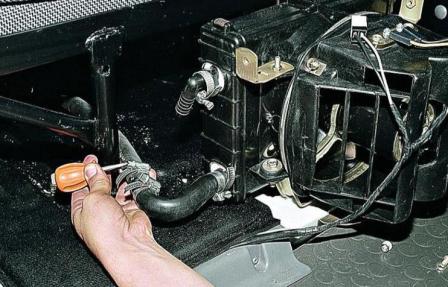 Gazelle car engine coolant change