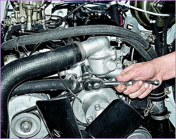Comprobando los dispositivos de control y sensores del coche Gazelle