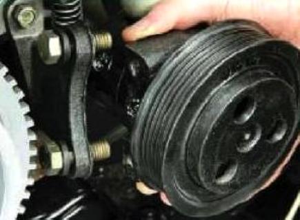 Ausbau und Reparatur der Servolenkungspumpe eines Gazelle-Autos