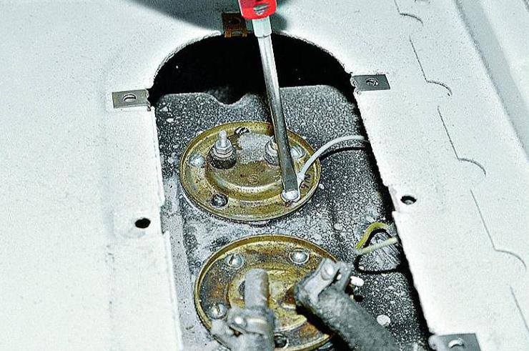 Снятие и ремонт топливного бака автомобиля Газель