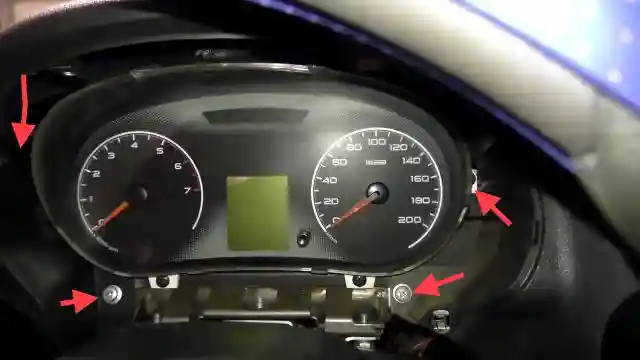 Снятие и установка комбинации приборов