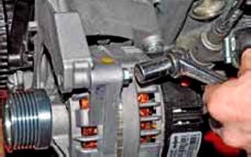 Снятие и ремонт генератора автомобиля Лада Гранта