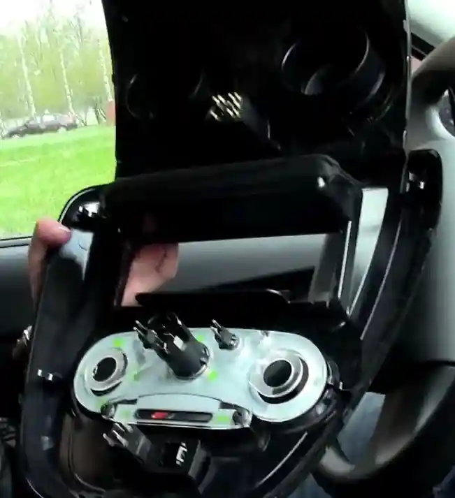 Снятие и установка центральной накладки панели приборов автомобиля Лада Гранта Снятие и установка центральной накладки панели приборов автомобиля Лада Гранта