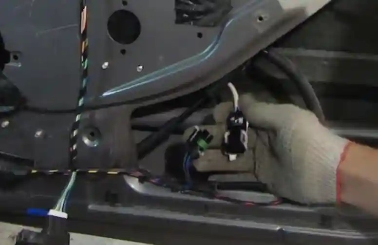 Снятие электростеклоподъемника передней двери Лада Гранта Снятие электростеклоподъемника передней двери Лада Гранта