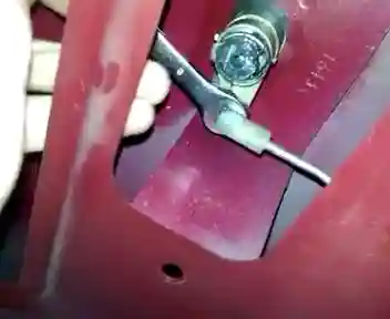 Снятие и разборка крышки багажника Лада Гранта