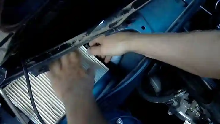 Как заменить фильтр салона Лада Гранта