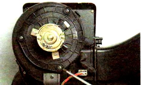 Снятие и установка электродвигателя отопителя