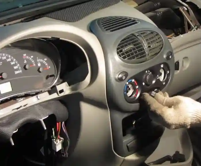 Как снять панель приборов автомобиля Лада Калина