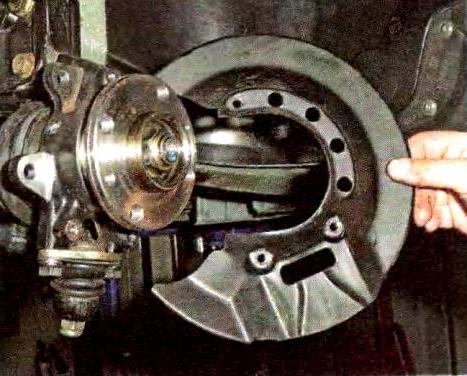Замена диска тормозного механизма переднего колеса Лада Калина