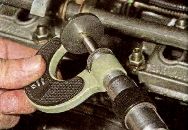 Car engine valve clearance adjustment