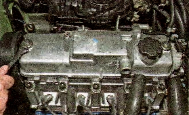 Car engine valve clearance adjustment