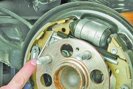 Ремонт тормозов задних колес автомобиля Kia Rio 3