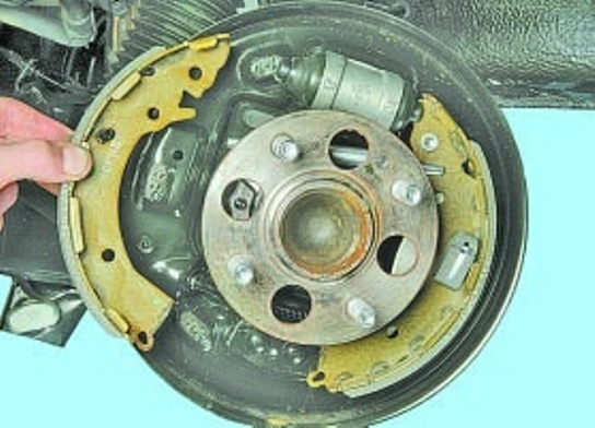 Ремонт тормозов задних колес автомобиля Kia Rio 3